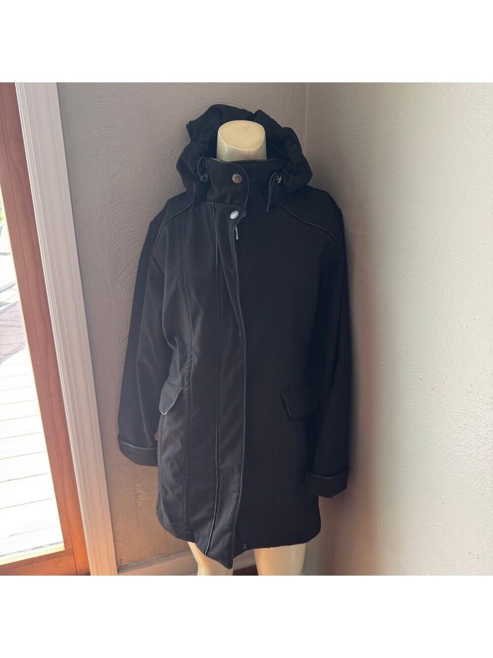Neyelle black utility rain jacket, black, size large, hooded - Picture 2 of 15